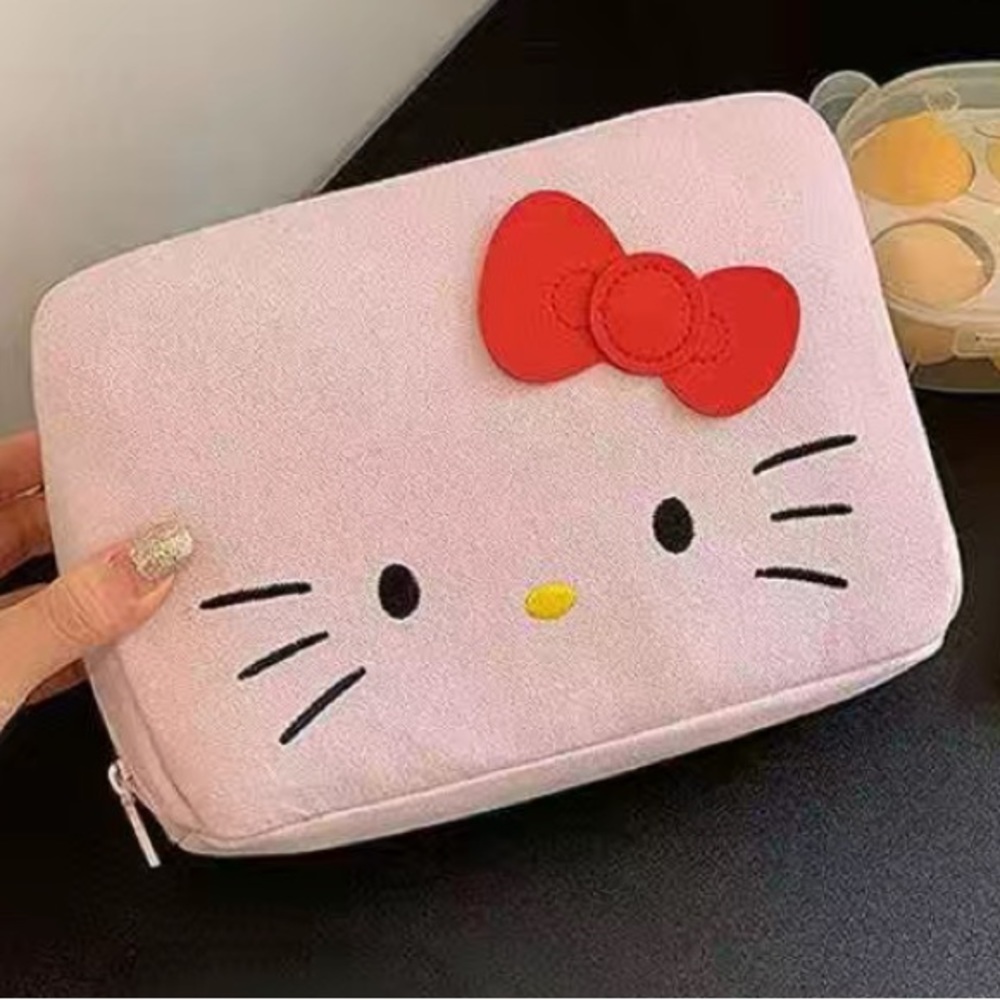 Hello Kitty Makeup/Storage Bag - Picture 5 of 5